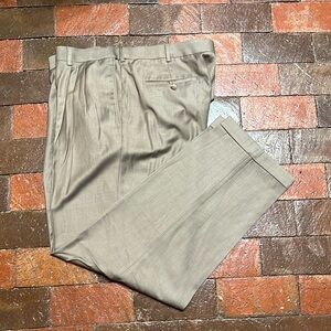 Roundtree & Yorke Easy Care 40 X 32 Khaki color trousers